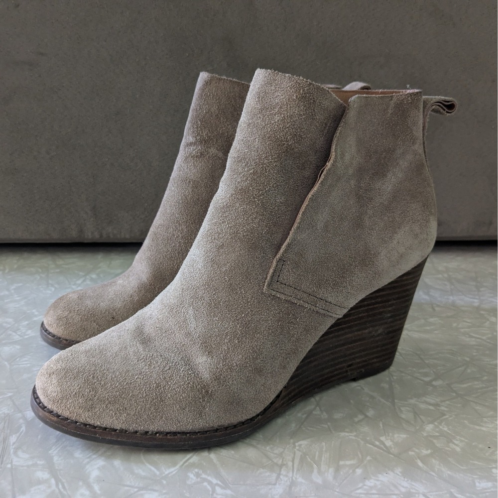 Lucky Brand Yosiana Taupe Suede Wedge Ankle Boots Womens Sz 8 Round Toe Booties